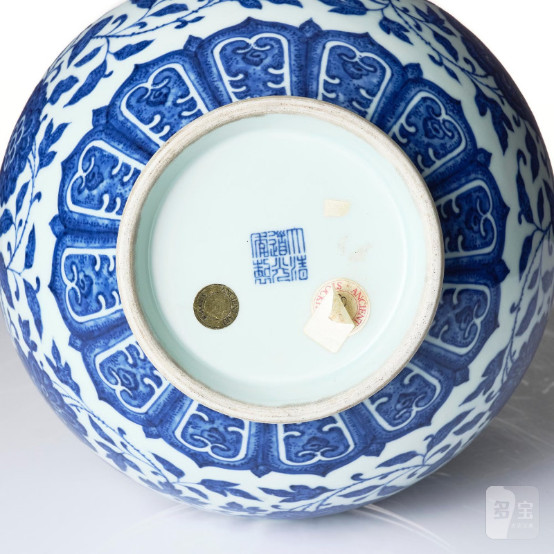 A Ming style blue and white bottle vase, - 图7